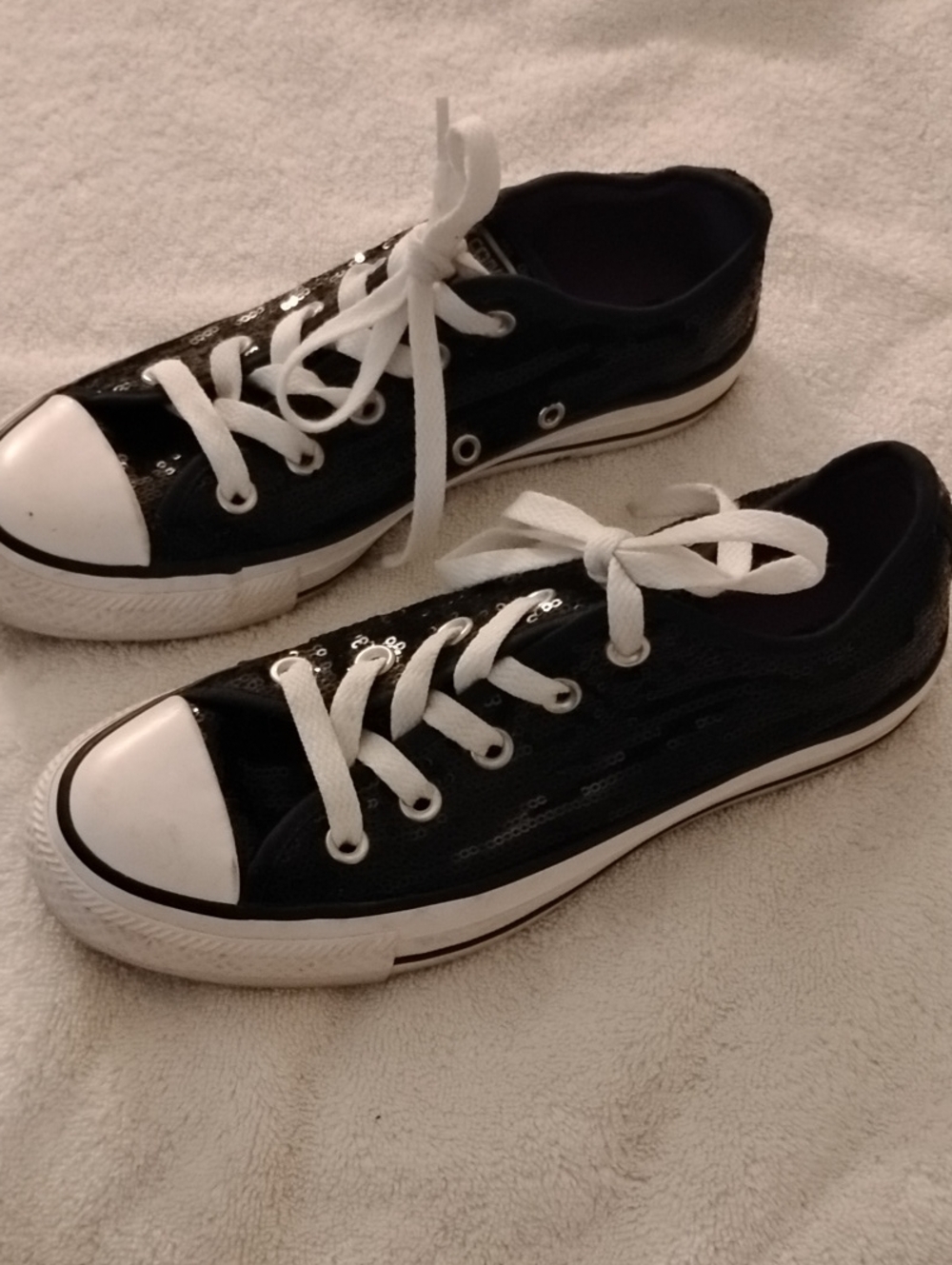 Converse shoes men's 4, women's 6